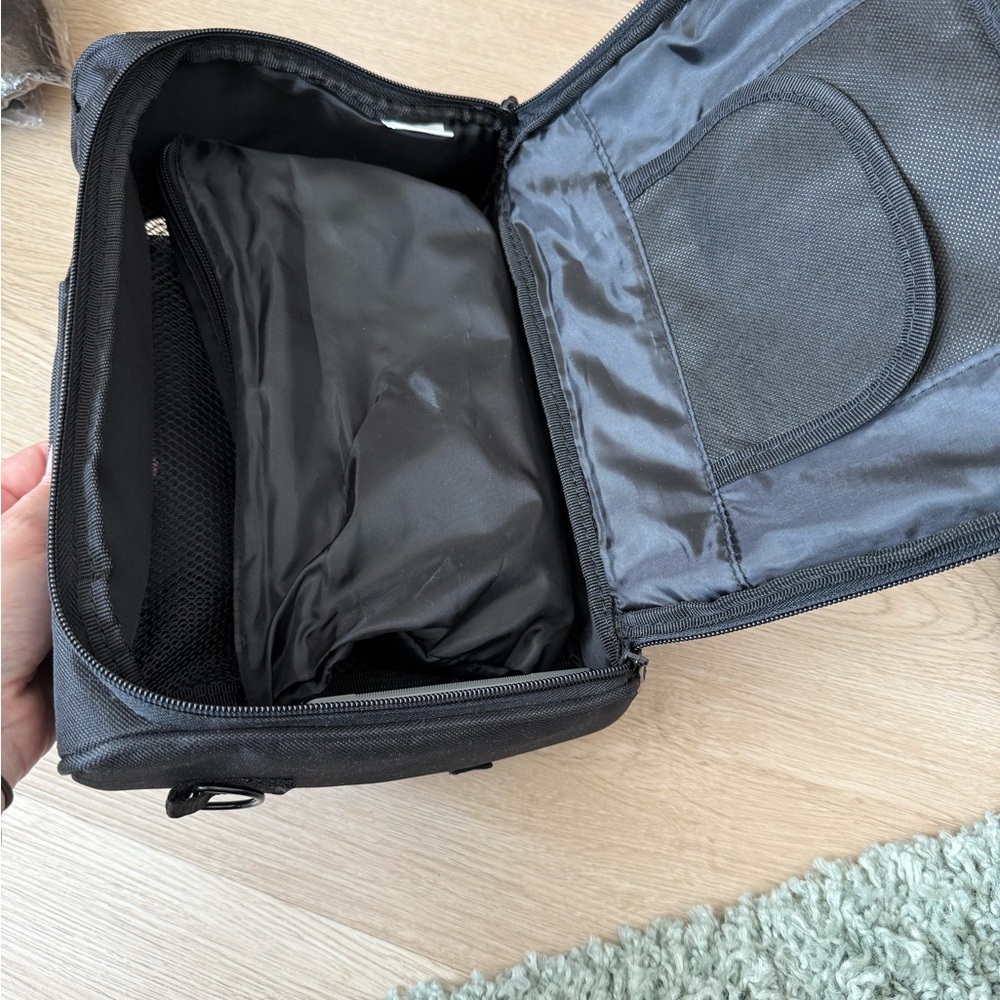 Toshiba Silver Portable DVD Player with Case - Picture 4 of 8